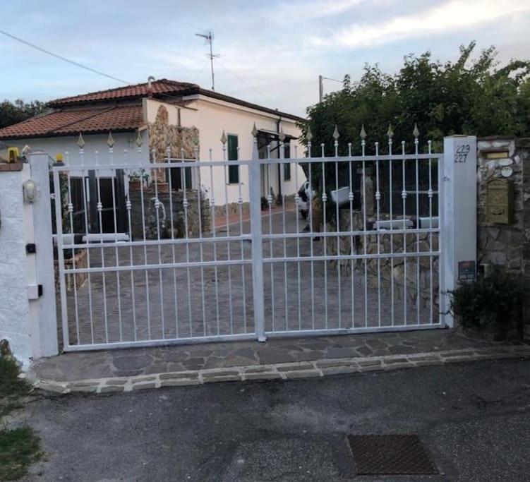Villetta A Schiera Nei Pressi Del Mare Livorno Zewnętrze zdjęcie